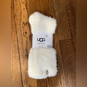 NWT UGG women’s socks white fuzzy one size fits all